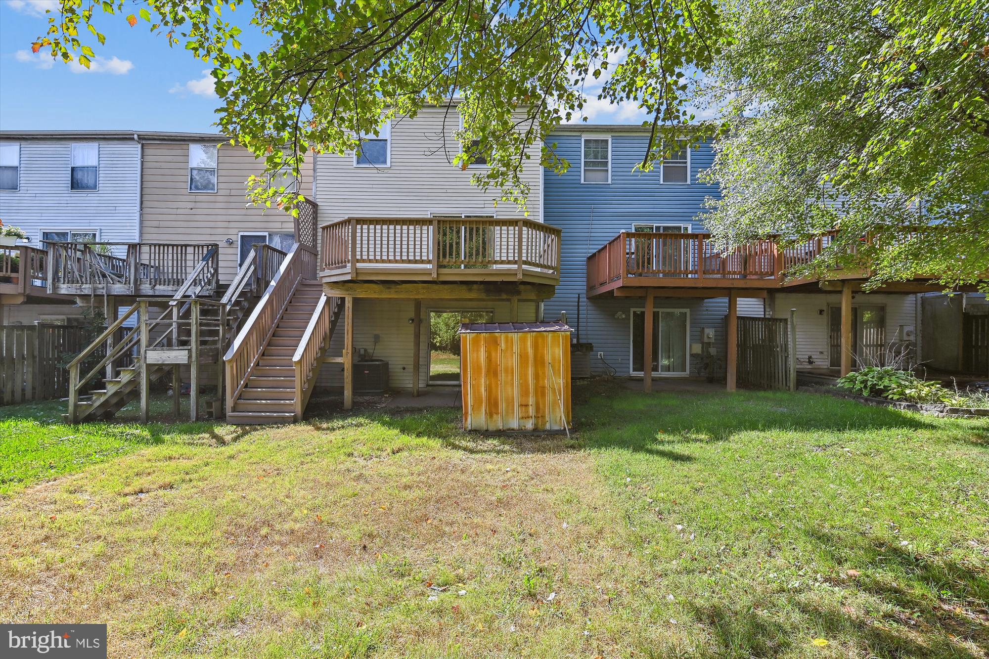 CALVERTON TOWNES - Residential Lease