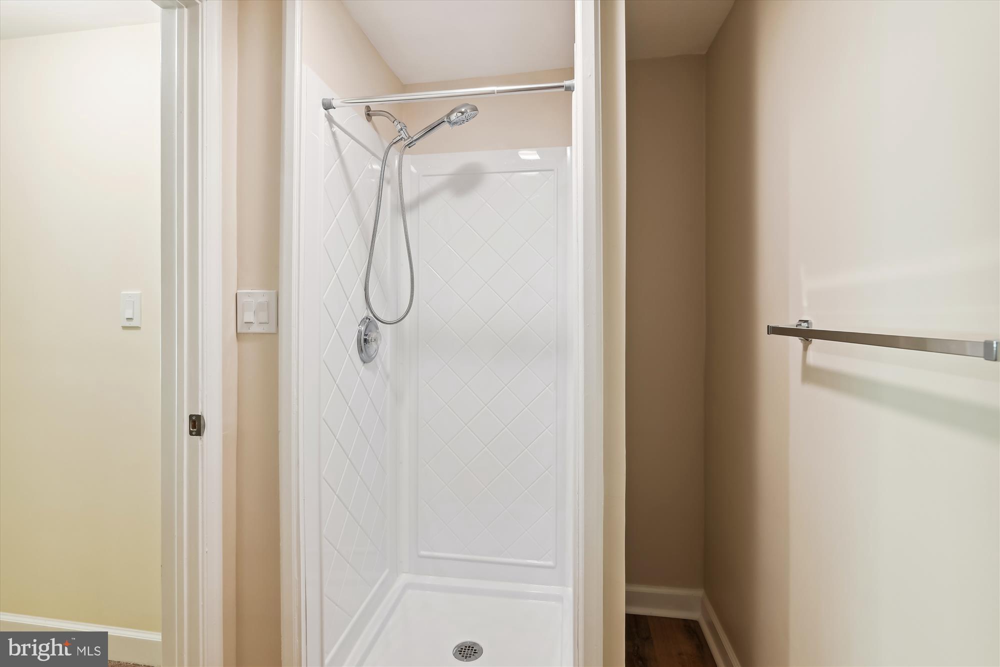 CALVERTON TOWNES - Residential Lease