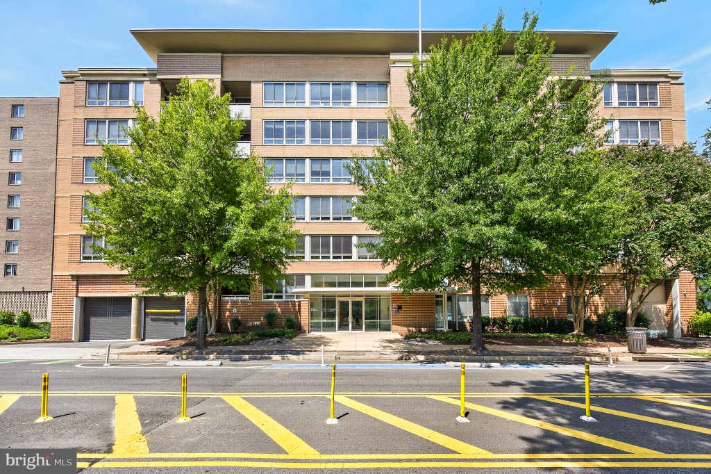 Photo of 355 I Street SW #317, WASHINGTON, DC 20024 (MLS # DCDC2278820)