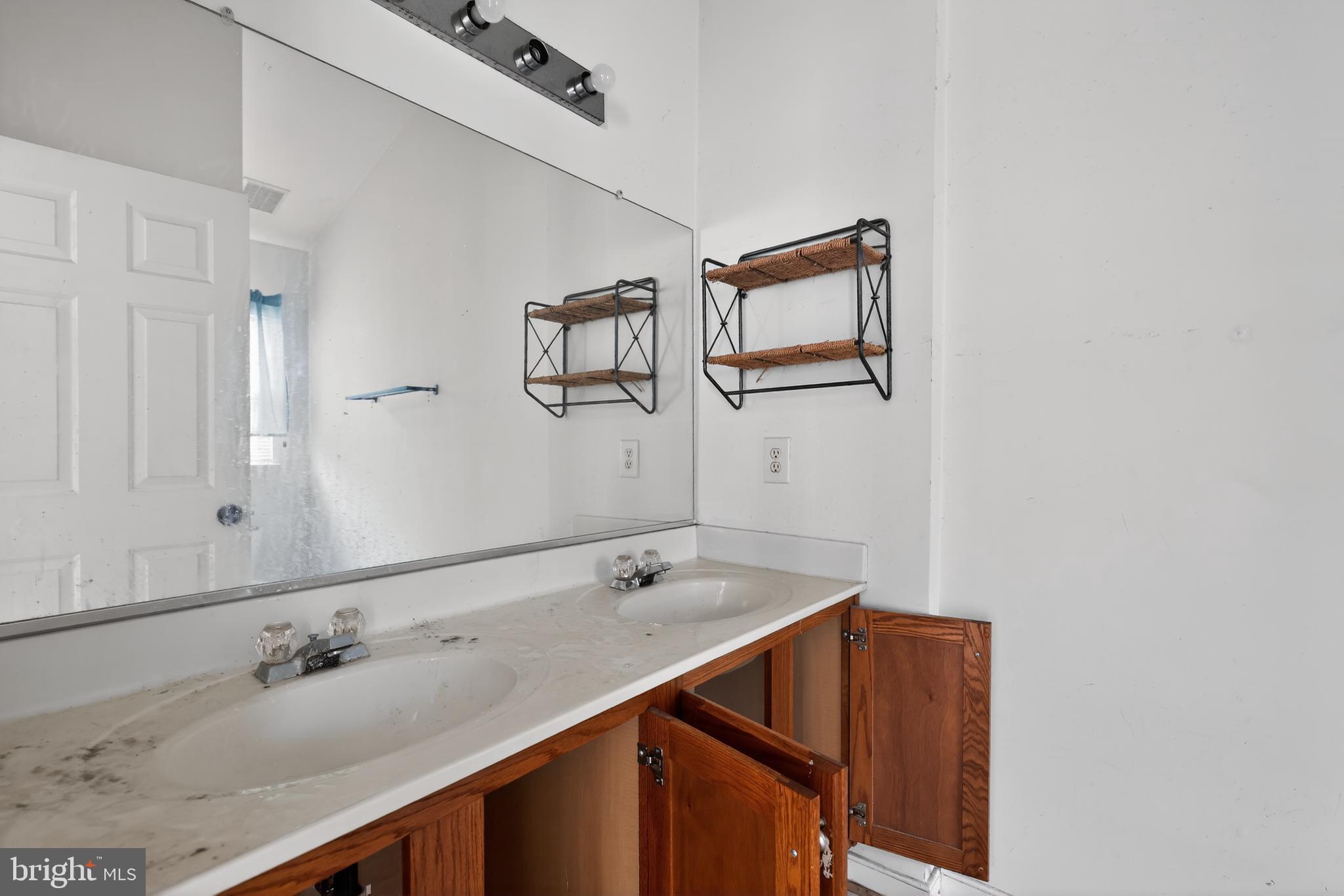 HOLLYBROOK TOWNHOUSES - Residential