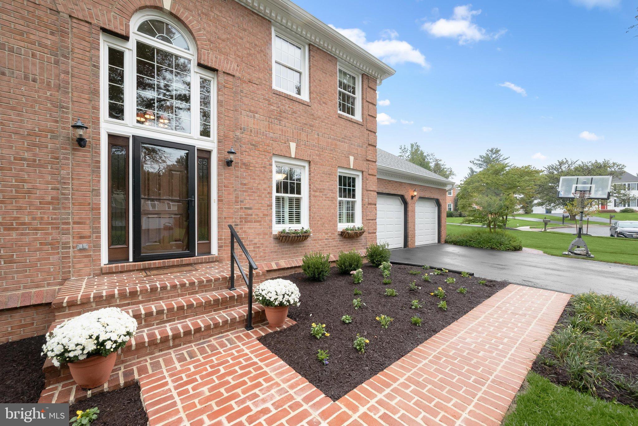 10305 GREENBRIAR COURT