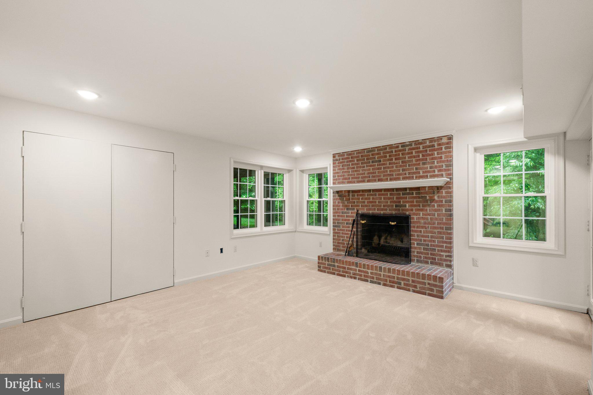 CROSSPOINTE - Residential