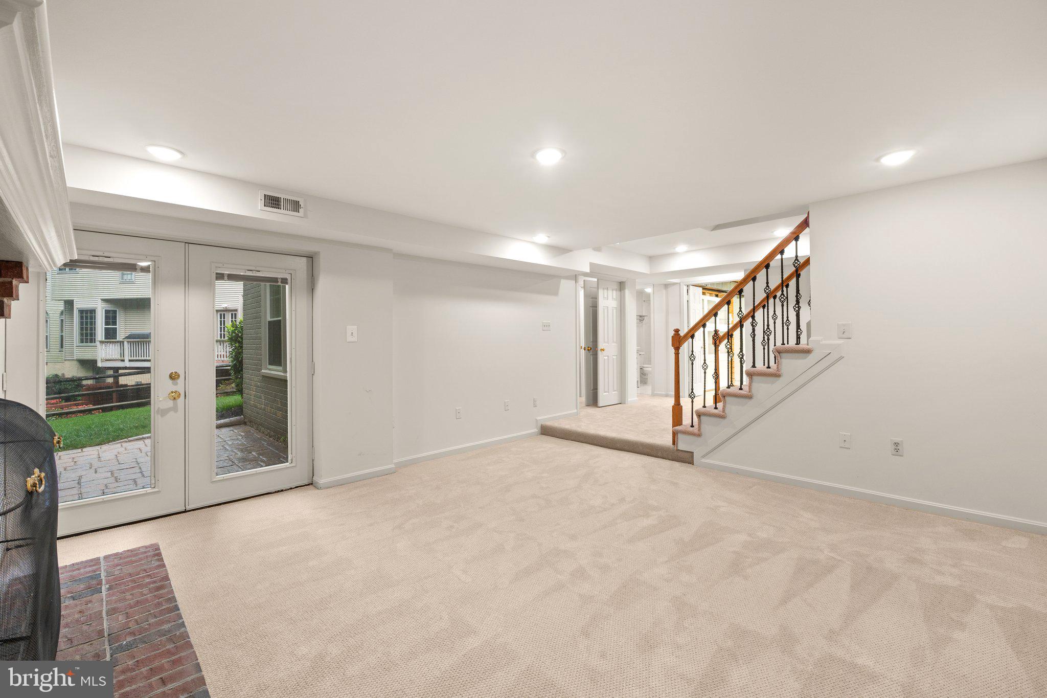 CROSSPOINTE - Residential