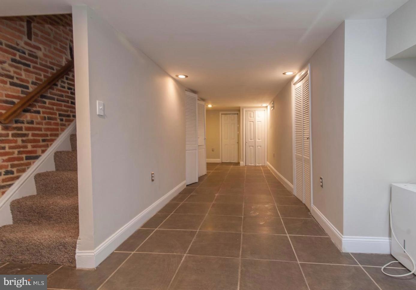 HOLLINS MARKET - Residential Lease