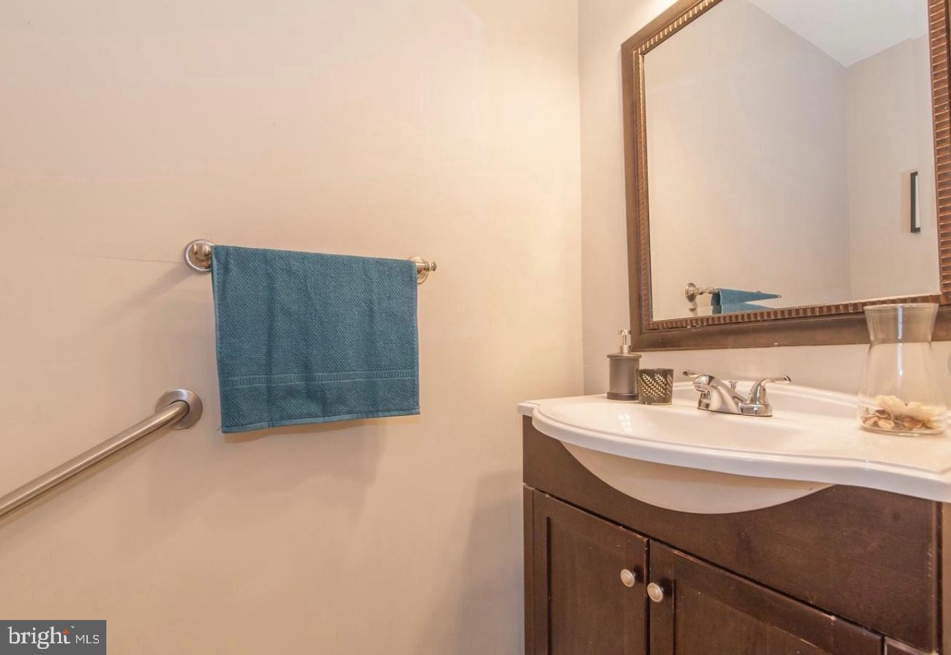 HOLLINS MARKET - Residential Lease