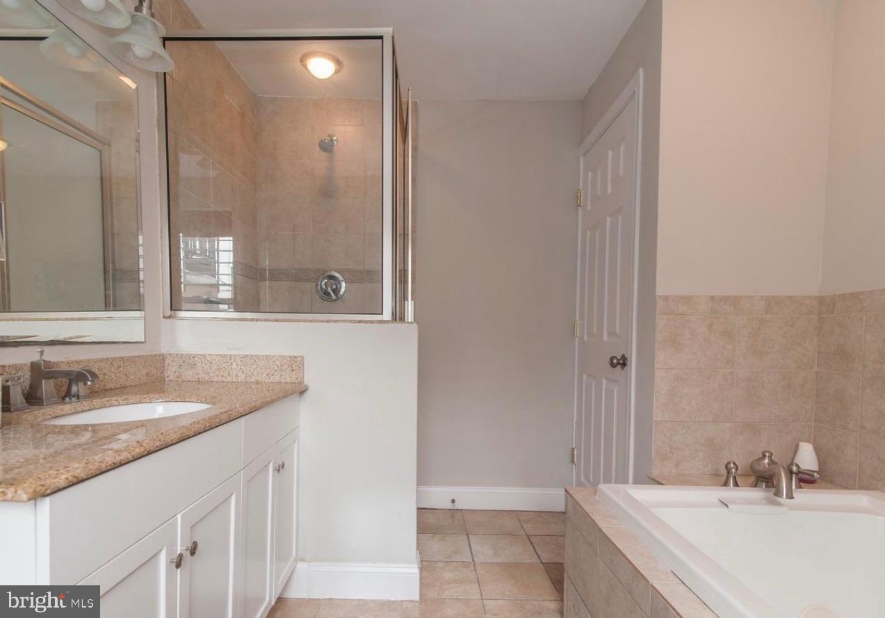 HOLLINS MARKET - Residential Lease