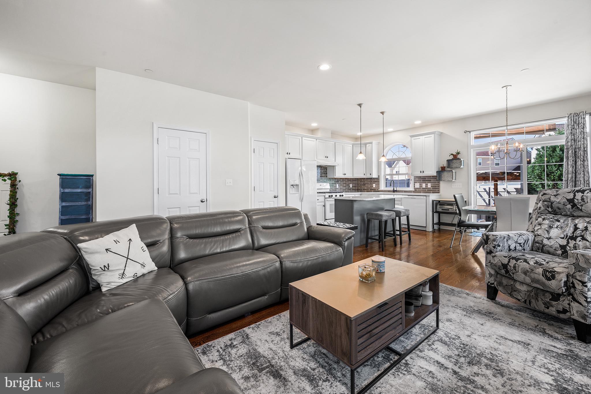 2226 HUNTINGTON LANE