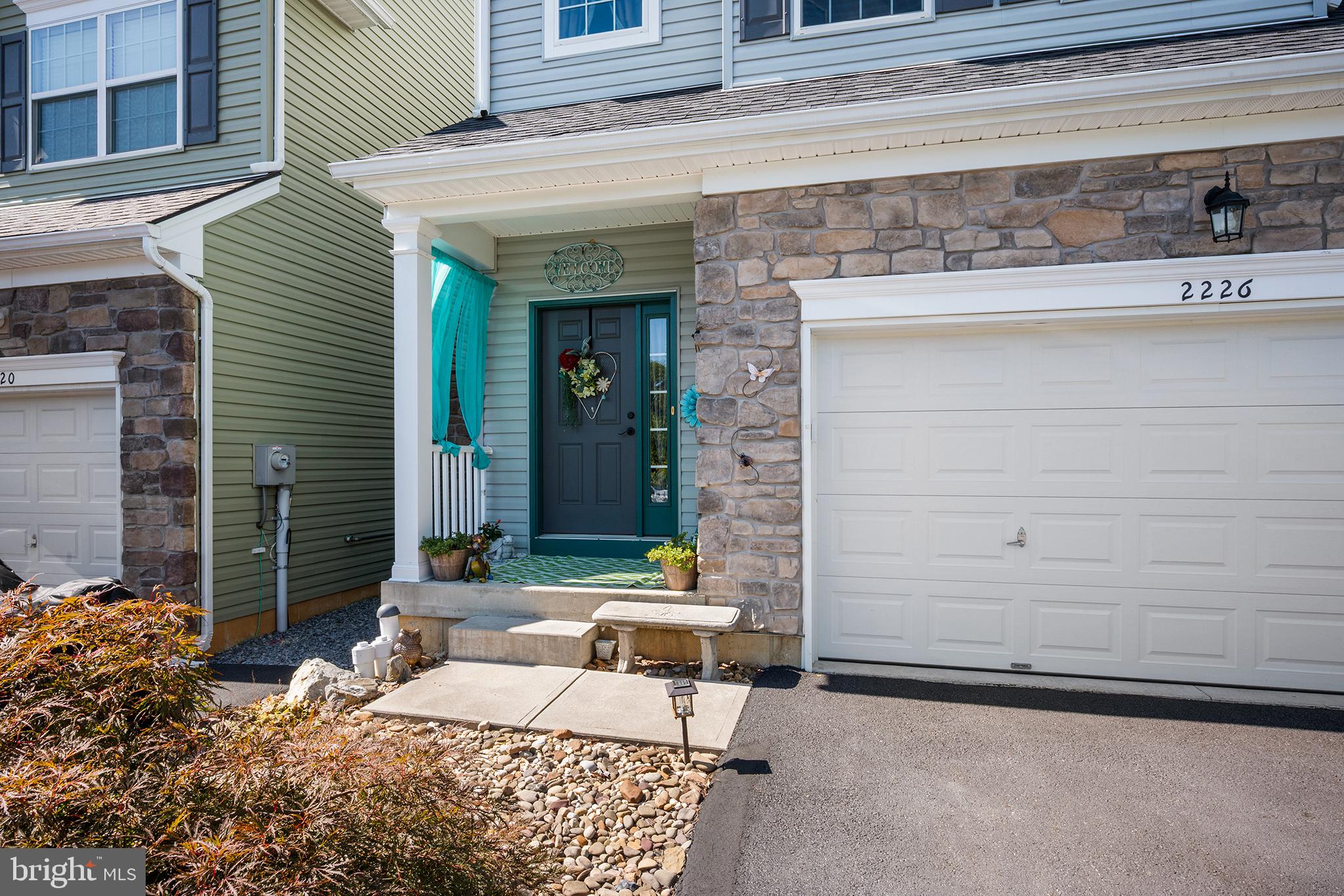 2226 HUNTINGTON LANE