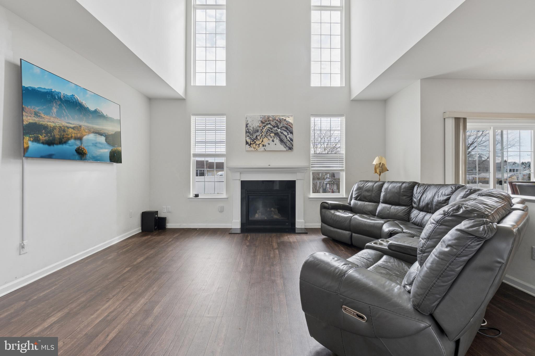 LAKE COMO WOODS - Residential