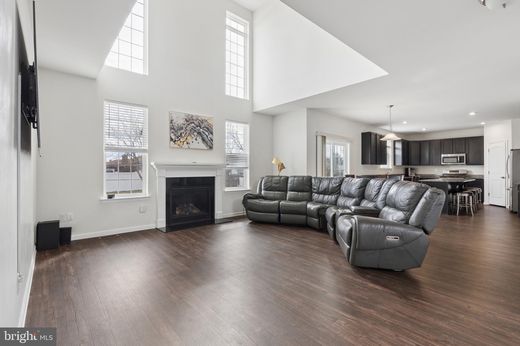 LAKE COMO WOODS - Residential