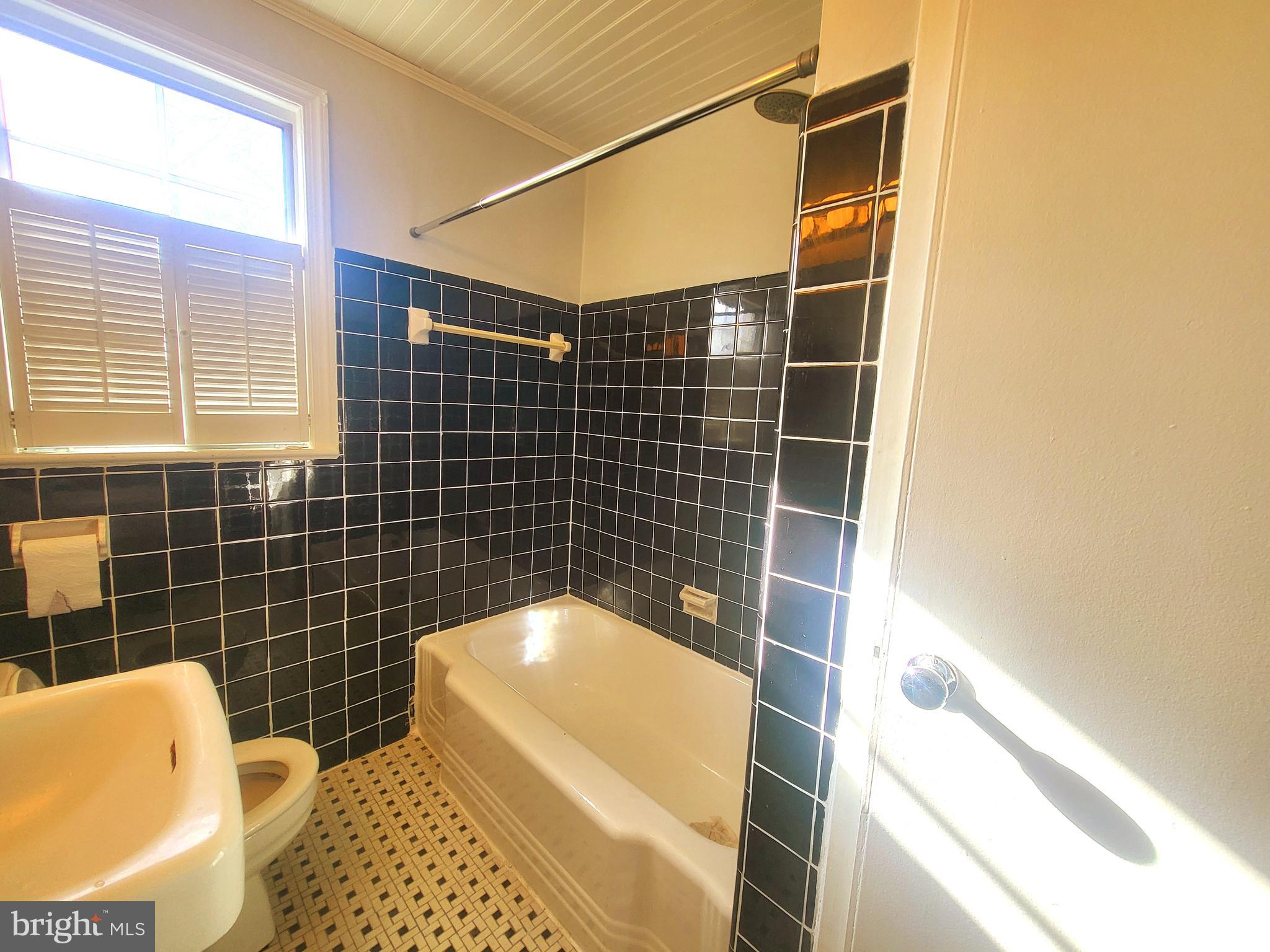 BELLE VIEW CONDOMINIUMS - Residential Lease