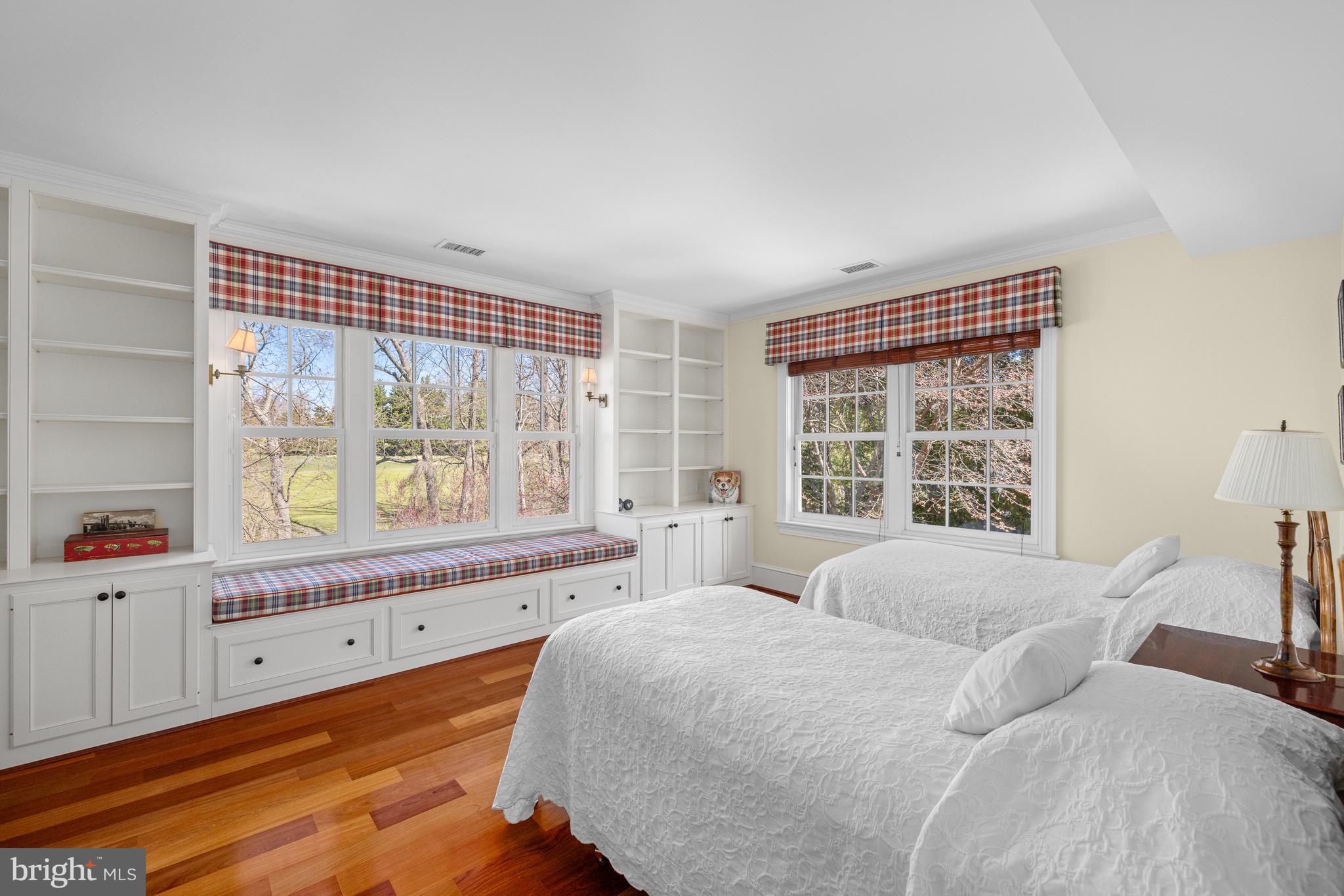 CHEVY CHASE VILLAGE - Residential