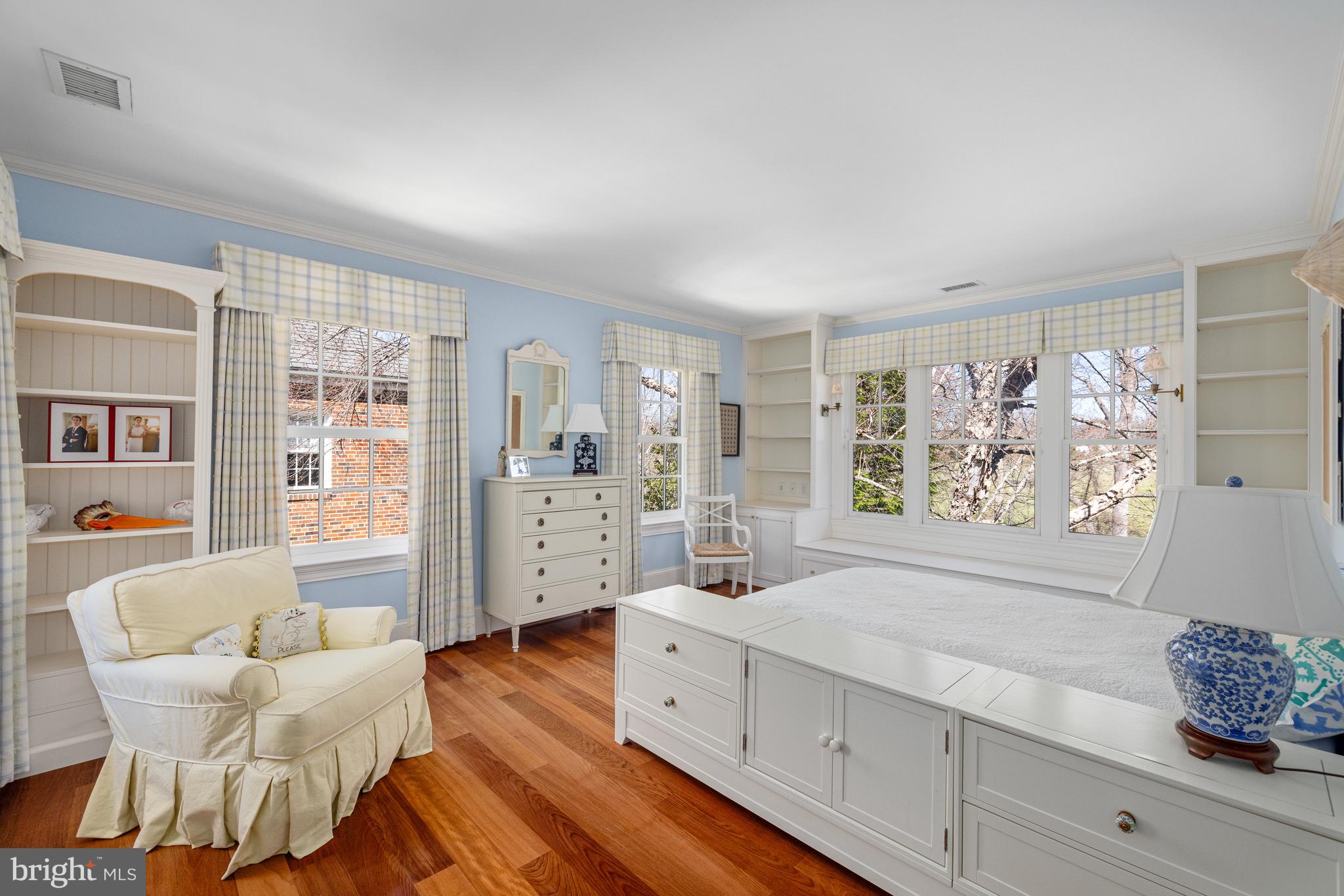 CHEVY CHASE VILLAGE - Residential