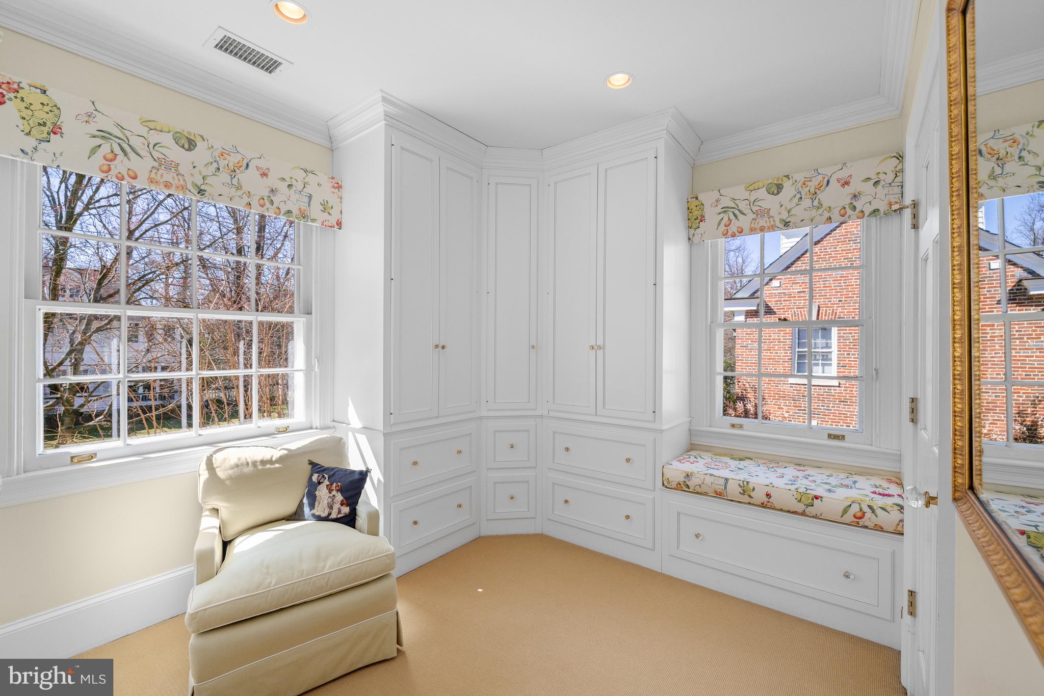 CHEVY CHASE VILLAGE - Residential