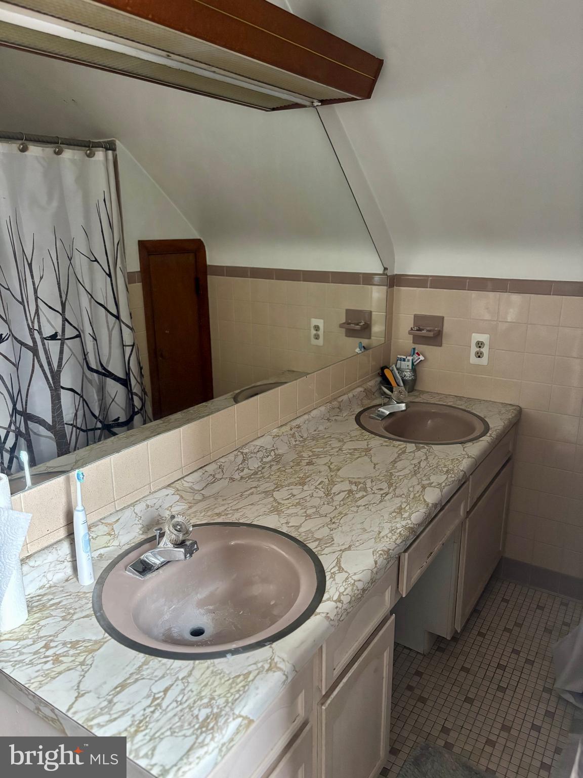 LOWER WALTON - Residential