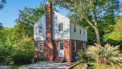Photo of 908 Glaizewood Court, TAKOMA PARK, MD 20912 (MLS # MDMC2256316)