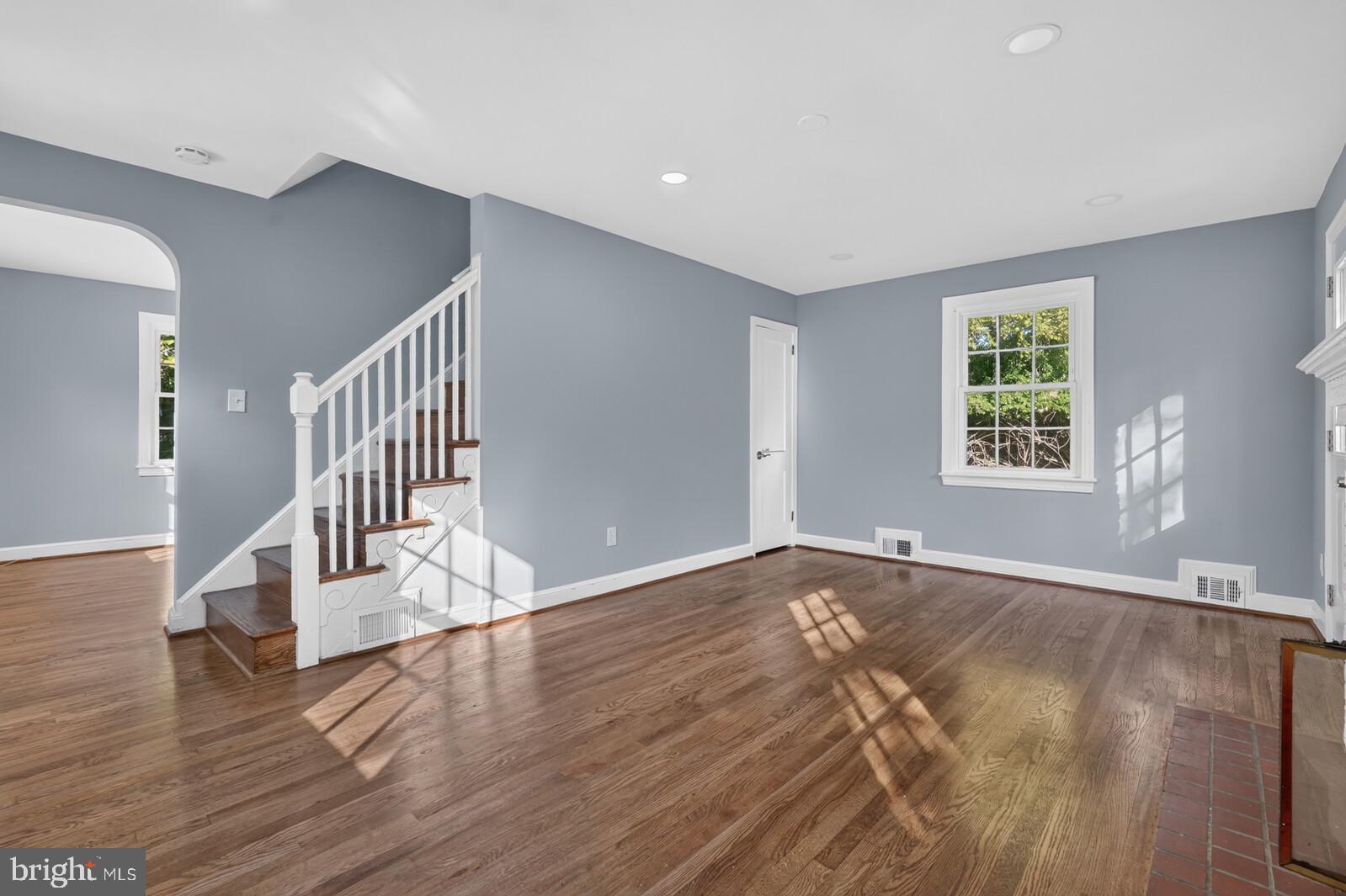 908 GLAIZEWOOD COURT