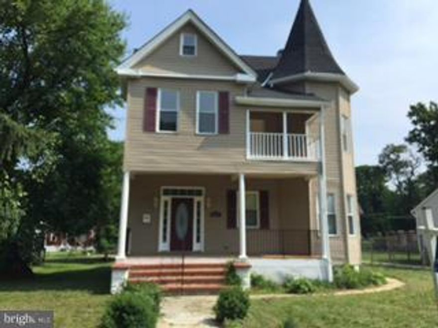 Gorgeous Renovation!! Room For Everyone!. Five large Brooms & 3 1/2 Great Baths.  Entry Foyer w/Oak Staircase Complements this Designer Home.  Bright & Open Floor Plan. Brand New Hard Flooring in LR, DR ,Foyer , & FR.  Brand New Kitchen w/ Designer 42  Cabinets , SS Appliances, w/Designer Back Splash. Center Island and Granite Counter Tops. New WW Carpeting in Bedrooms. Large Back Yard.