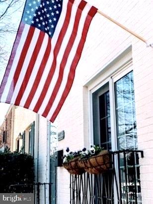 CARLYN PARK - Residential Lease