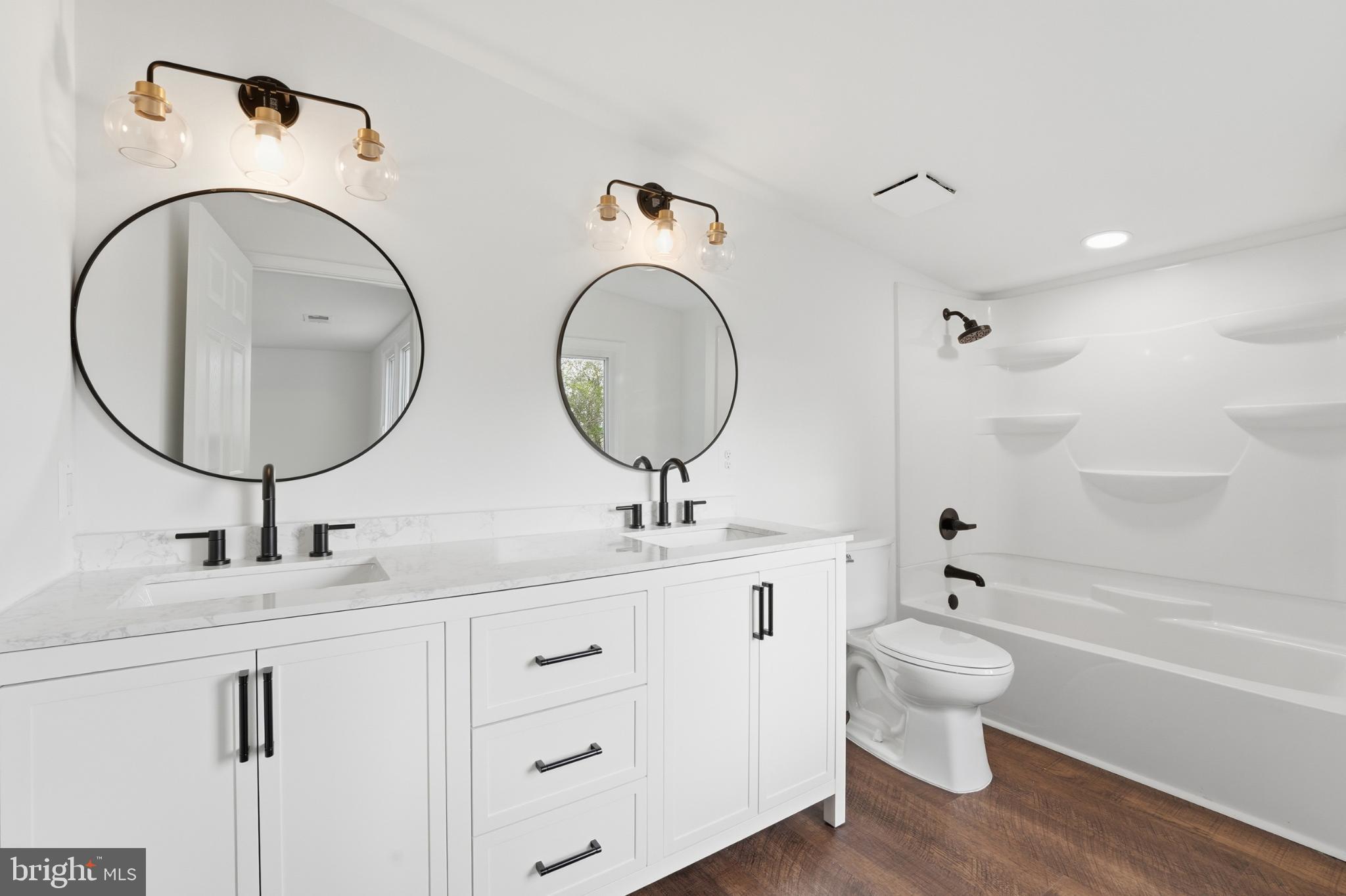 WOLFTOWN - Residential