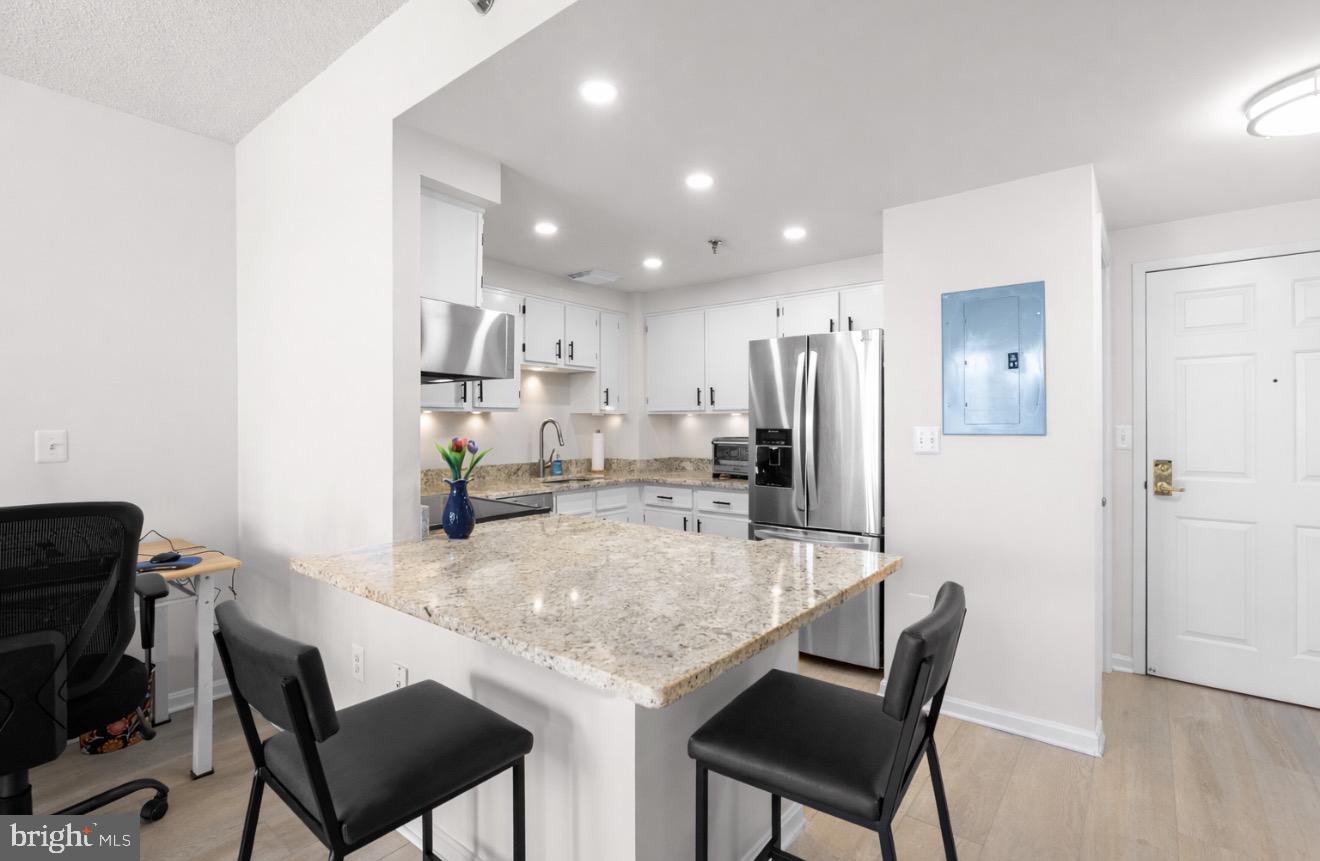 24 COURTHOUSE SQUARE 611