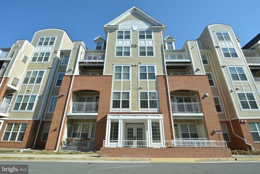 Spacious (1148sqft)2 bedroom/2 full bath at the convenient Westbriar Condos, across the street from the Dunn Loring metro on the orange line.  Walk to Mosaic District and all the conveniences of a walkable neighborhood- Starbucks for your coffee breaks, and workouts at Orange Theory and pick up your recipe items for dinner at Harris Teeters, all a short walk from your living room.  Near #W&OD  #biketrail and Mosaic District... Credit scores above 725; min. income 100K+ must; Unit available around end of June beginning of July.


Credit scores above 725; min. income 100K+