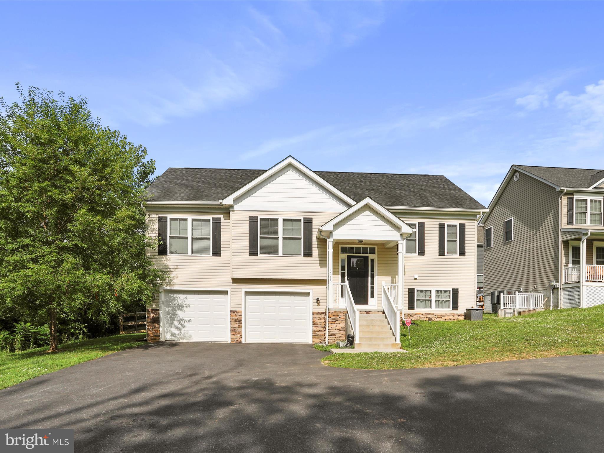 LINKS PLACE - Residential