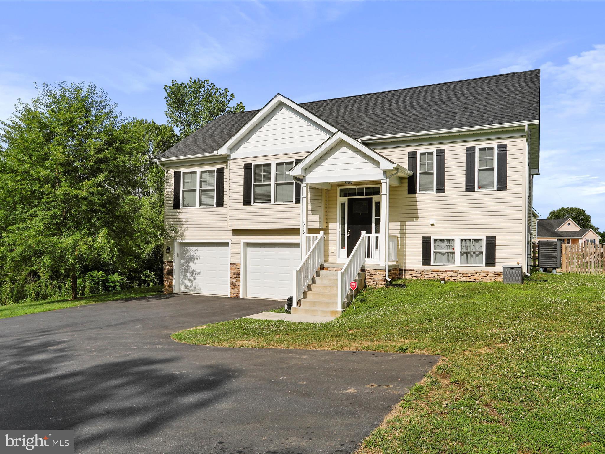 LINKS PLACE - Residential