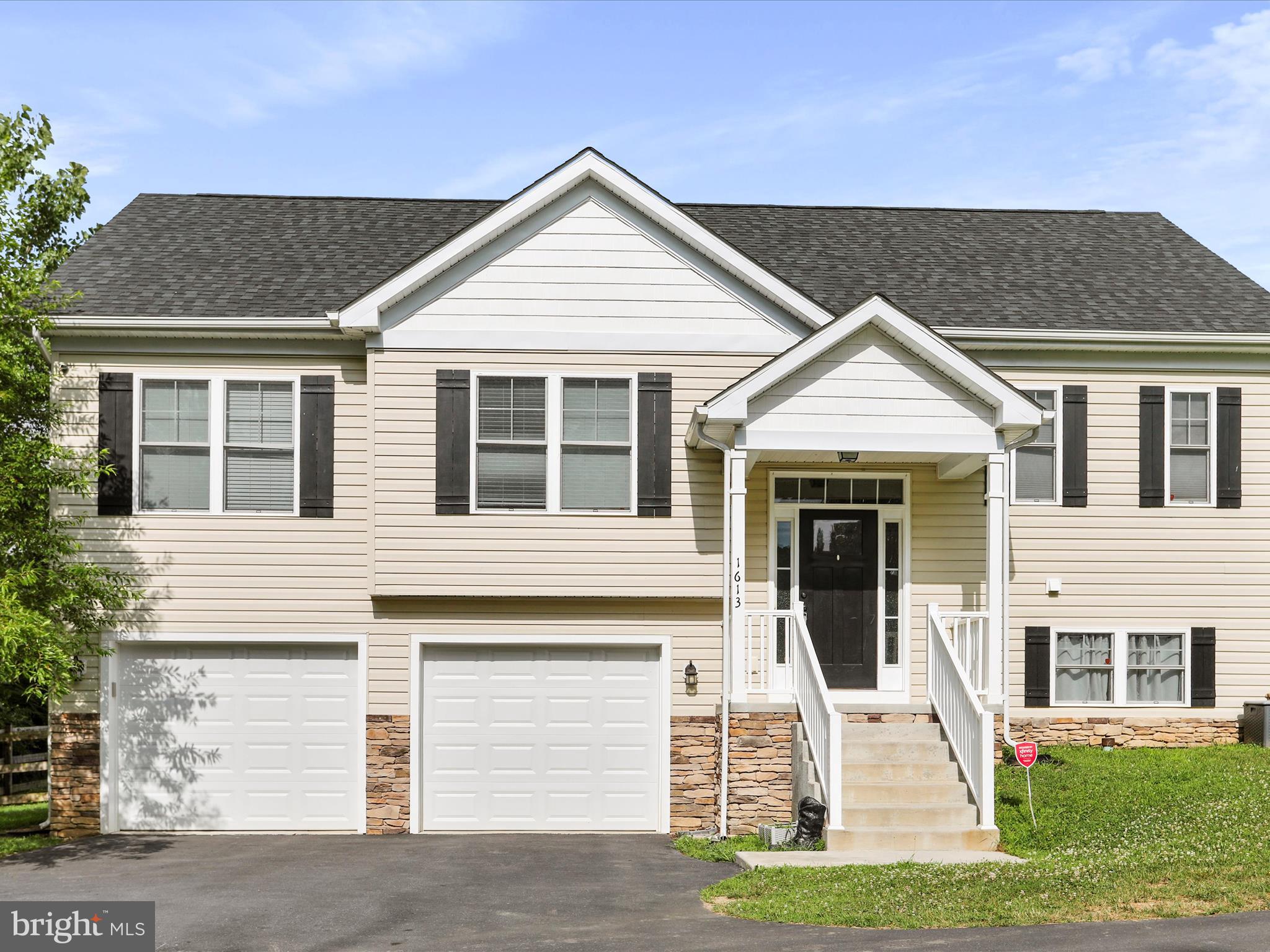 LINKS PLACE - Residential