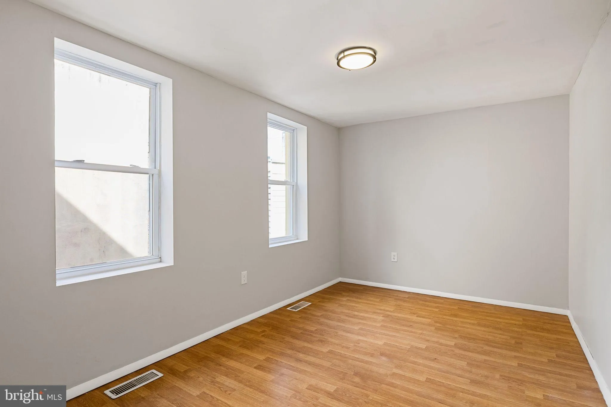 Philadelphia, Pennsylvania 19147, United States, 4 Bedrooms Bedrooms, ,3 BathroomsBathrooms,Residential,Active,229388