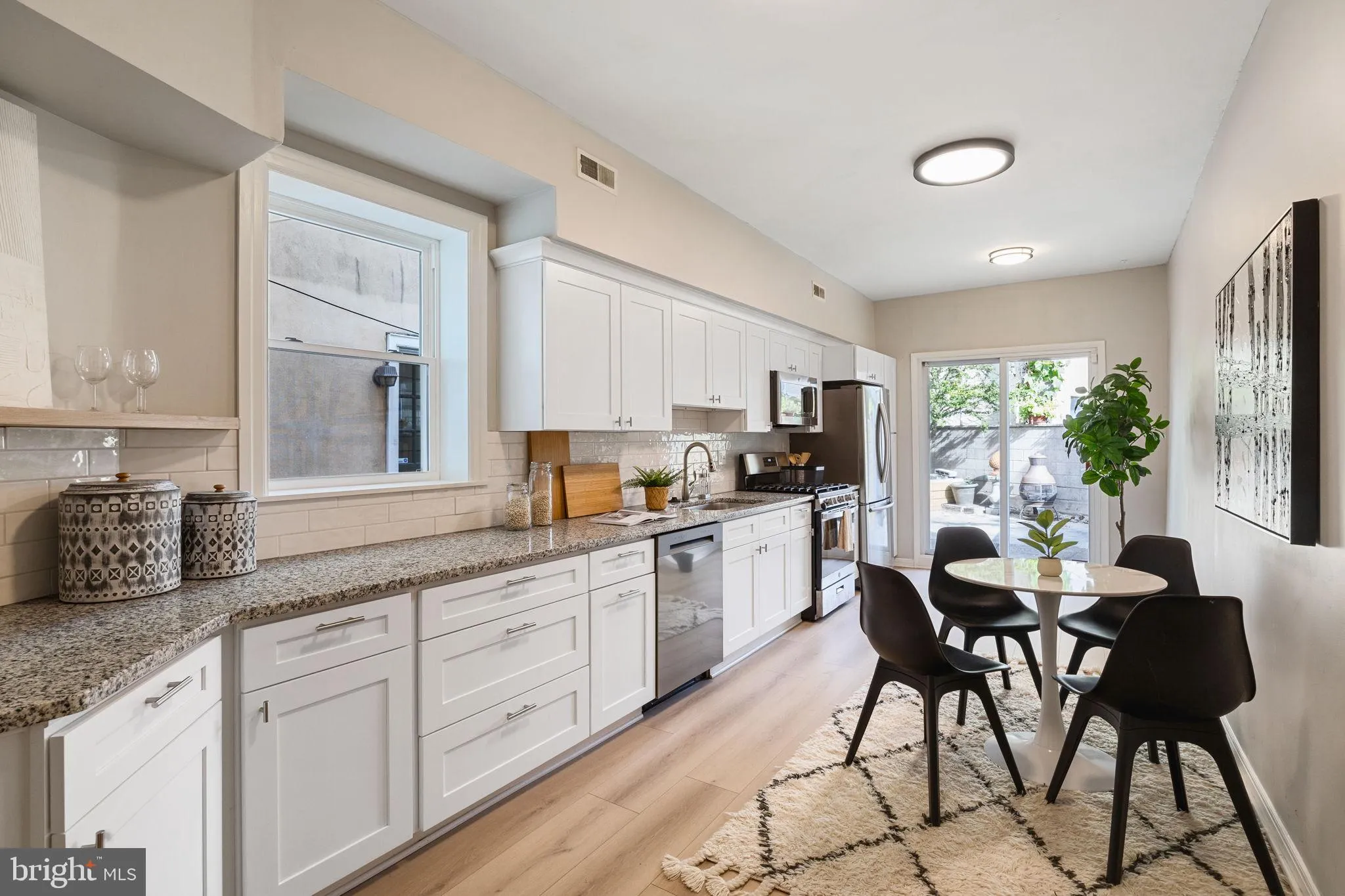 Philadelphia, Pennsylvania 19147, United States, 4 Bedrooms Bedrooms, ,3 BathroomsBathrooms,Residential,Active,229388