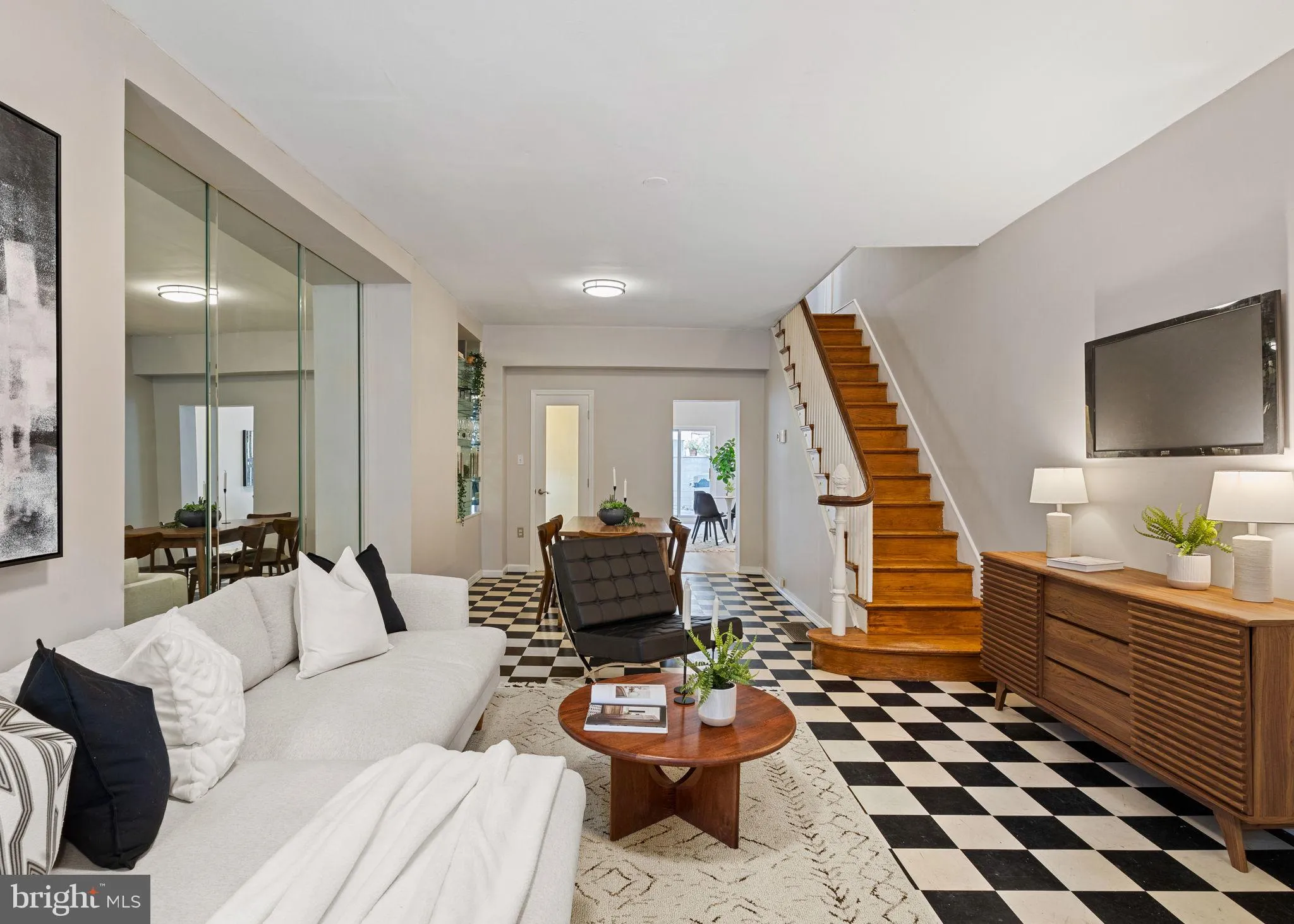 Philadelphia, Pennsylvania 19147, United States, 4 Bedrooms Bedrooms, ,3 BathroomsBathrooms,Residential,Active,229388