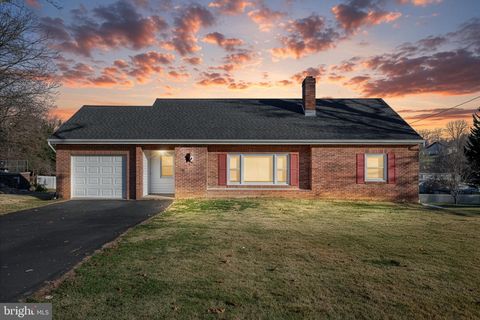 17 CHARLES AVENUE STEWARTSTOWN PA 17363