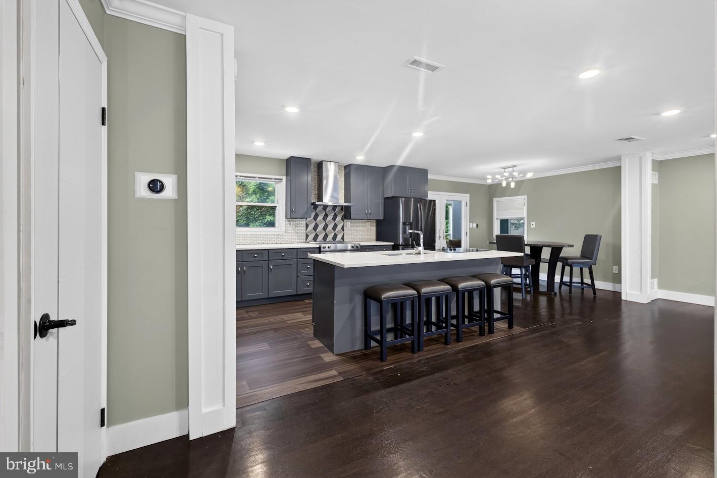 10 SHANANDALE COURT