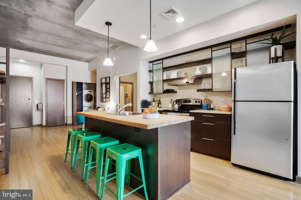 LOGAN SQUARE - Residential Lease