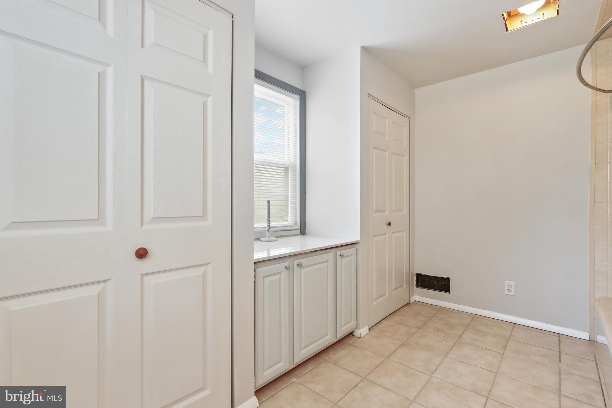 GREENTOP MANOR - Residential