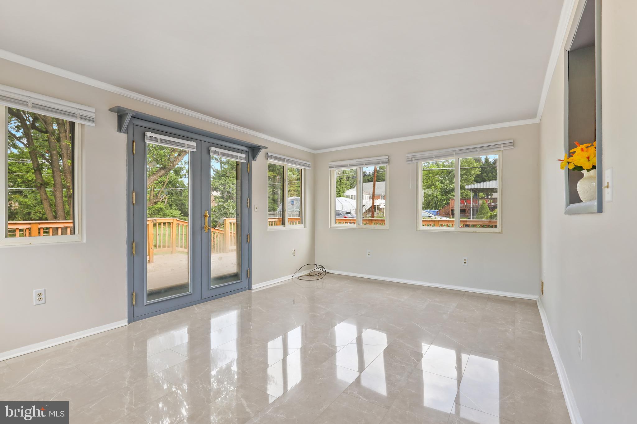 GREENTOP MANOR - Residential