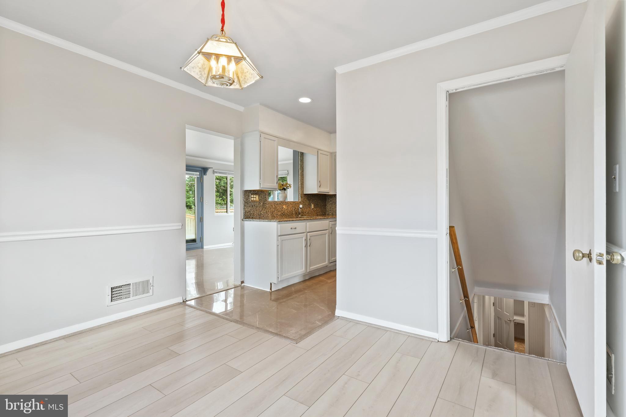 GREENTOP MANOR - Residential