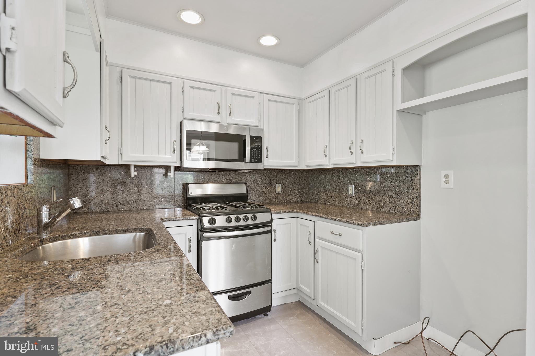 GREENTOP MANOR - Residential