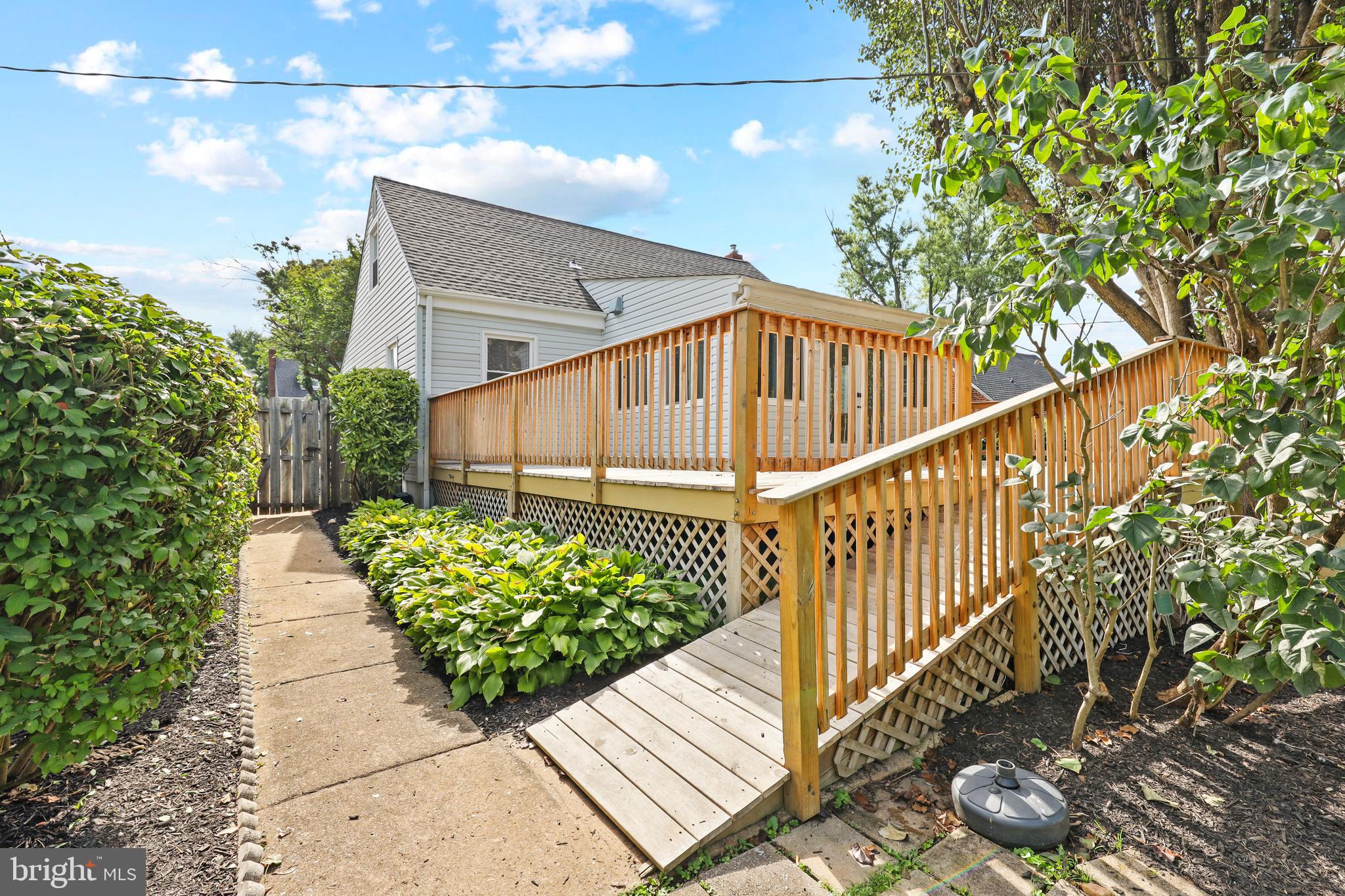 GREENTOP MANOR - Residential