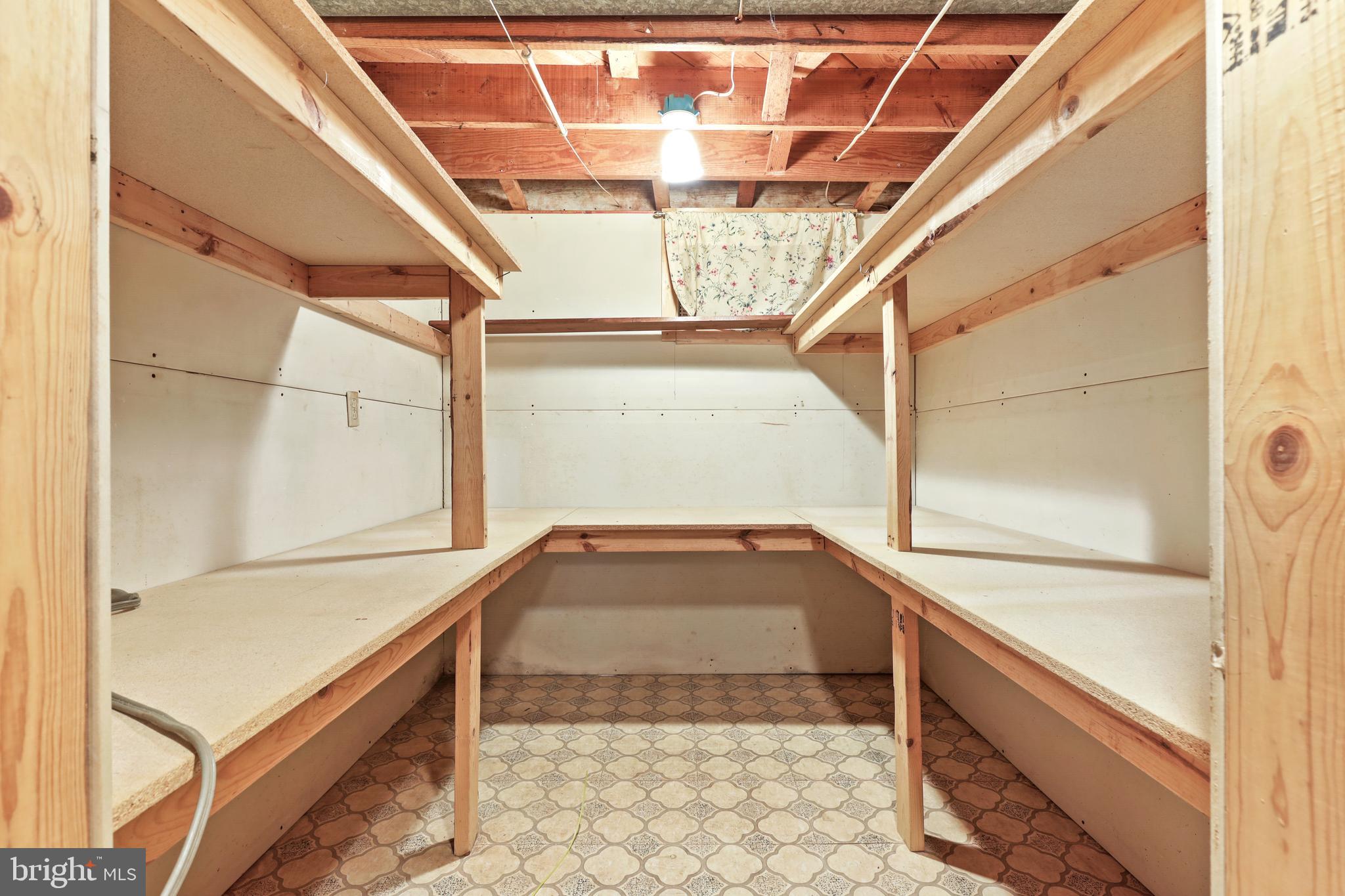 GREENTOP MANOR - Residential