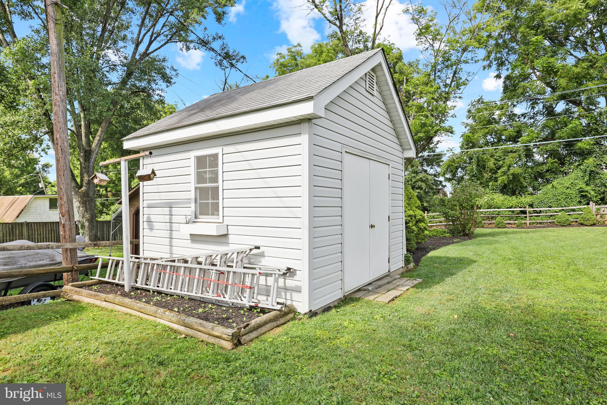 GREENTOP MANOR - Residential