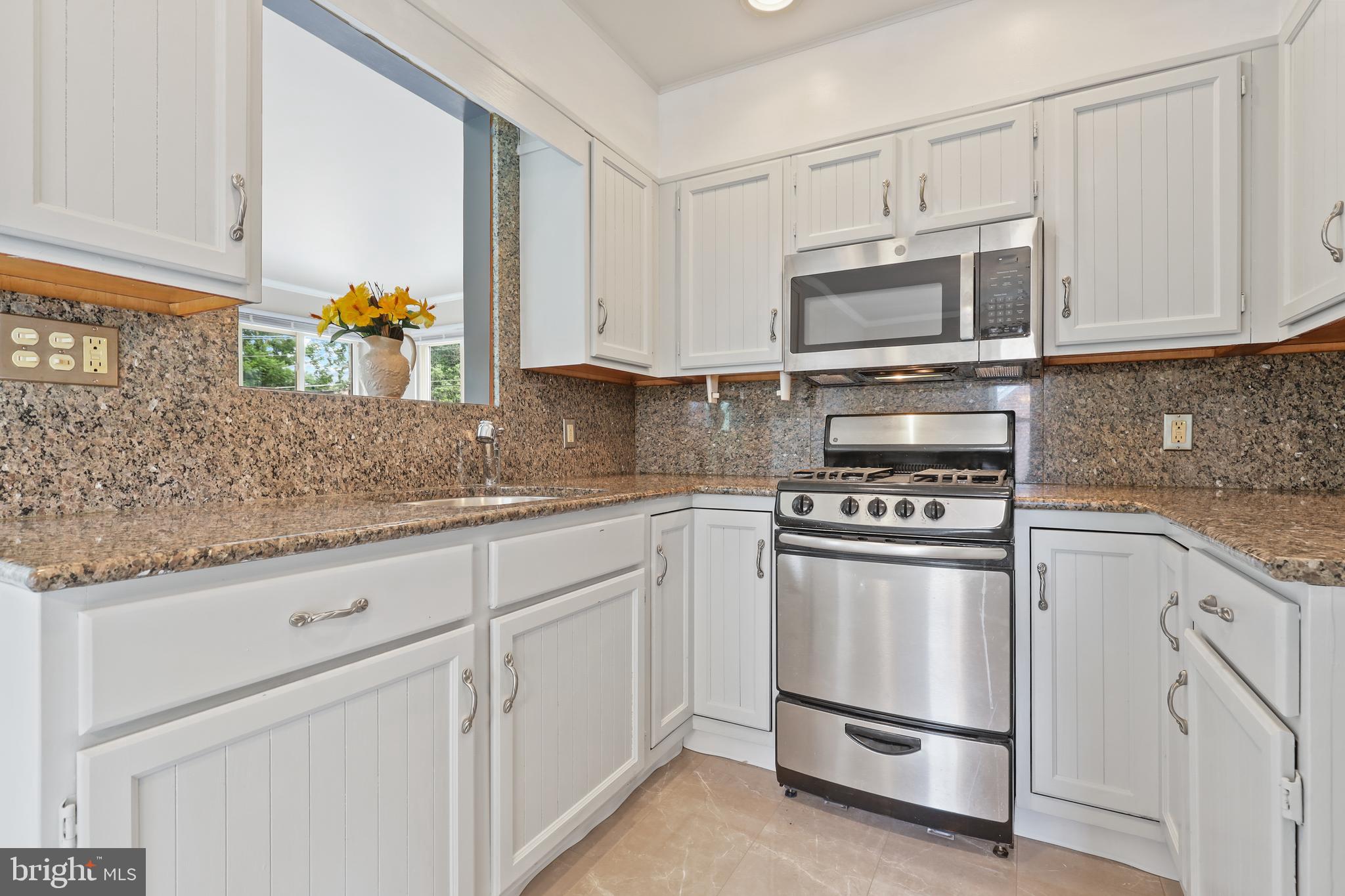 GREENTOP MANOR - Residential