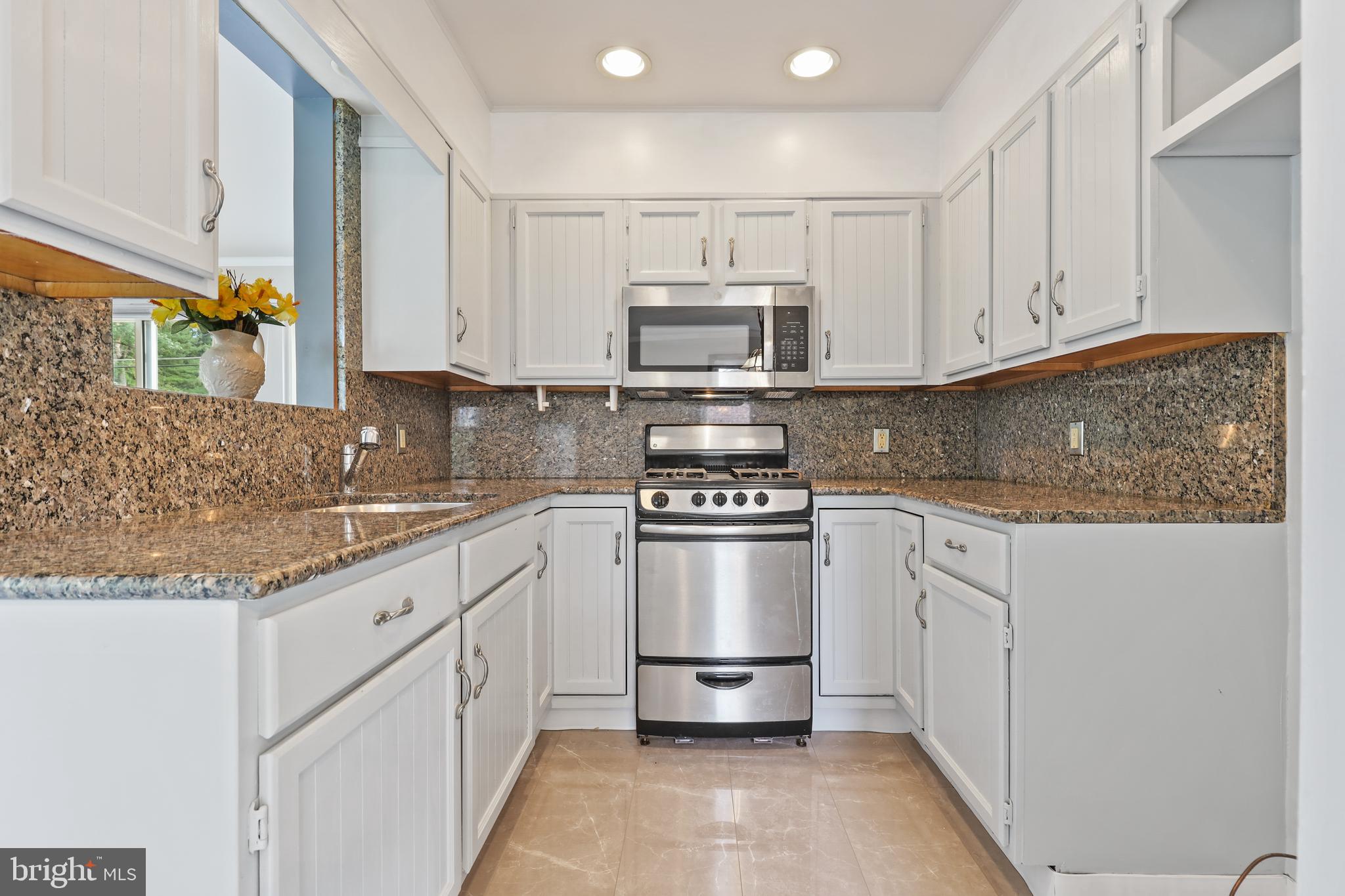 GREENTOP MANOR - Residential