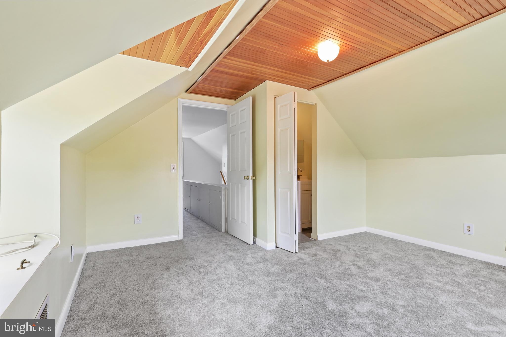 GREENTOP MANOR - Residential