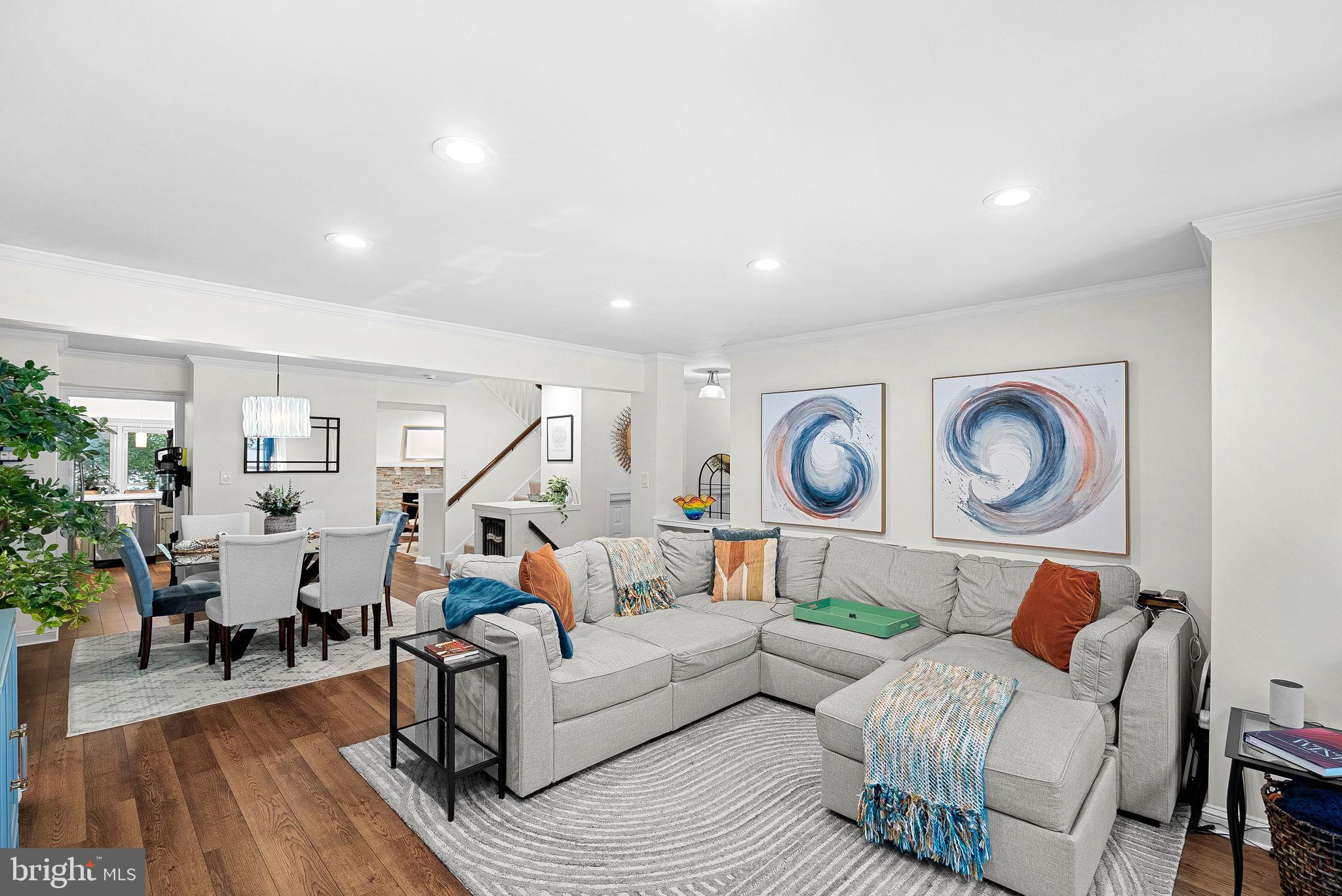 1604 APRICOT COURT