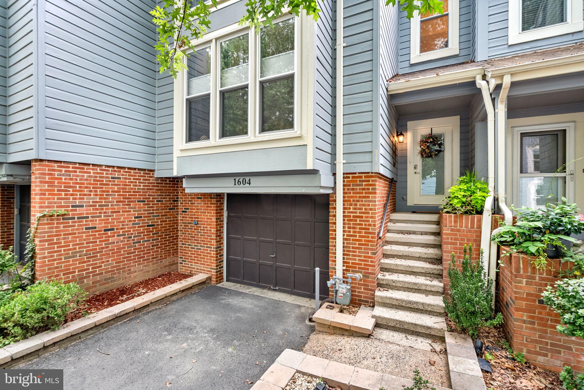 1604 APRICOT COURT