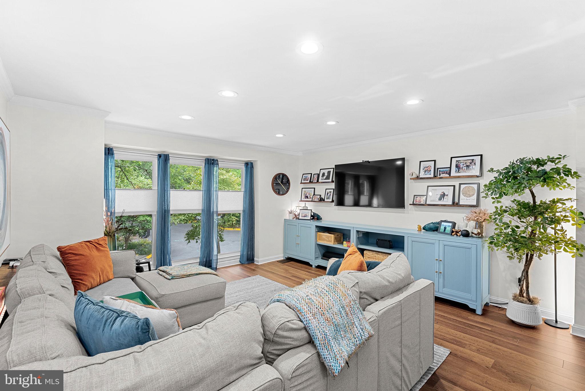 1604 APRICOT COURT