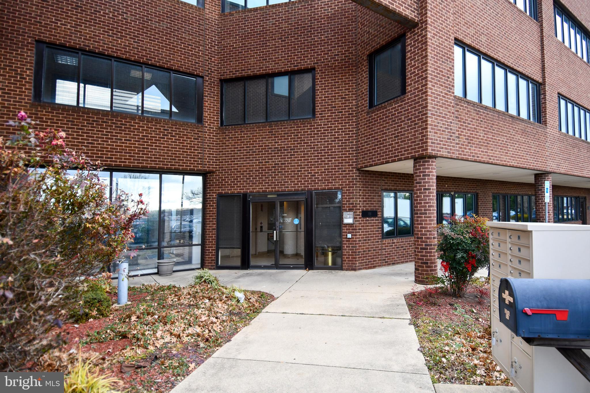 HAMILTON CENTER - Commercial Lease