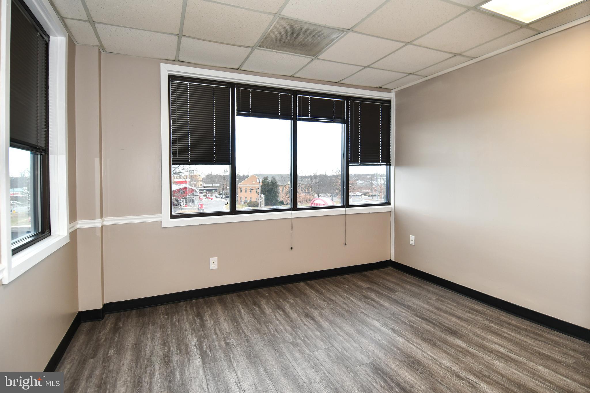 HAMILTON CENTER - Commercial Lease